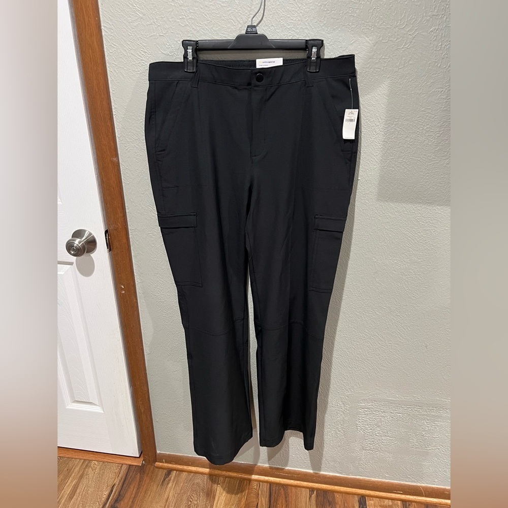 Black Mid-Rise Straight Pants Cargo Many Pockets Black NWT Stretchtech Size L